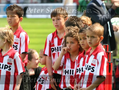 Eindhoven, 29 April 2007 Kampioenswestrijd PSV-Vitesse, eindstand 5-1
Seizoen 2006/2007 Onverwachts landskampioenschap voor PSV doordat de concurrent AZ verloor en Ajax een doelpunt tekort kwam.
Kinderen van Patrick kluivert en het zoontje van zijn vriendin Rosanna Lima