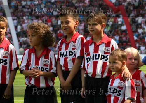 Eindhoven, 29 April 2007 Kampioenswestrijd PSV-Vitesse, eindstand 5-1
Seizoen 2006/2007 Onverwachts landskampioenschap voor PSV doordat de concurrent AZ verloor en Ajax een doelpunt tekort kwam.
Kinderen van Patrick kluivert en het zoontje van zijn vriendin Rosanna Lima