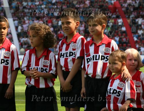 Eindhoven, 29 April 2007 Kampioenswestrijd PSV-Vitesse, eindstand 5-1
Seizoen 2006/2007 Onverwachts landskampioenschap voor PSV doordat de concurrent AZ verloor en Ajax een doelpunt tekort kwam.
Kinderen van Patrick kluivert en het zoontje van zijn vriendin Rosanna Lima