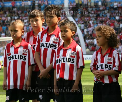Eindhoven, 29 April 2007 Kampioenswestrijd PSV-Vitesse, eindstand 5-1
Seizoen 2006/2007 Onverwachts landskampioenschap voor PSV doordat de concurrent AZ verloor en Ajax een doelpunt tekort kwam.
Kinderen van Patrick kluivert en het zoontje van zijn vriendin Rosanna Lima