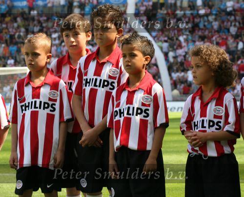 Eindhoven, 29 April 2007 Kampioenswestrijd PSV-Vitesse, eindstand 5-1
Seizoen 2006/2007 Onverwachts landskampioenschap voor PSV doordat de concurrent AZ verloor en Ajax een doelpunt tekort kwam.
Kinderen van Patrick kluivert en het zoontje van zijn vriendin Rosanna Lima