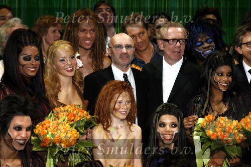 Scheveningen 15 april 2007
Premiere Tarzan in het circus theater. Chantal Janzen Ron Linjk Chaira Borderslee Jeroen Phaff Clayton Peroti Hans Ligtvoet Arie Rustenburg tim Koper en Phil Collins
