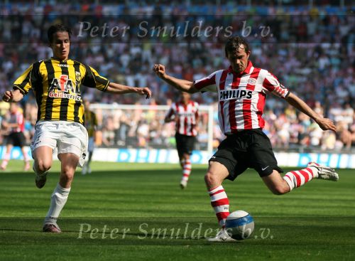 Eindhoven, 29 April 2007 Kampioenswestrijd PSV-Vitesse, eindstand 5-1
Seizoen 2006/2007 Onverwachts landskampioenschap voor PSV doordat de concurrent AZ verloor en Ajax een doelpunt tekort kwam.
Phillip Cocu die aankondigde dat dit officieel zijn laatste wedstrijd was bij PSV in aktie