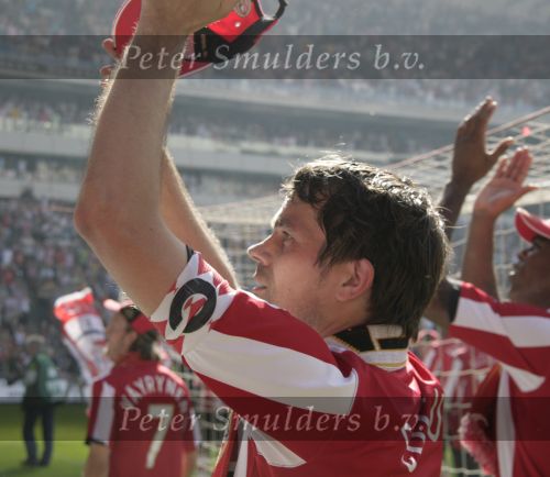 Eindhoven, 29 April 2007 Kampioenswestrijd PSV-Vitesse, eindstand 5-1
Seizoen 2006/2007 Onverwachts landskampioenschap voor PSV doordat de concurrent AZ verloor en Ajax een doelpunt tekort kwam
PSV-aanvoerder Phillip Cocu is blij
Dit was officieel zijn laatste wedstrijd voor PSV