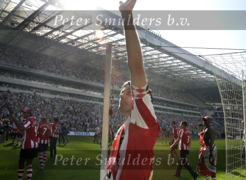 Eindhoven, 29 April 2007 Kampioenswestrijd PSV-Vitesse, eindstand 5-1
Seizoen 2006/2007 Onverwachts landskampioenschap voor PSV doordat de concurrent AZ verloor en Ajax een doelpunt tekort kwam
PSV-aanvoerder Phillip Cocu is blij
Dit was officieel zijn laatste wedstrijd voor PSV