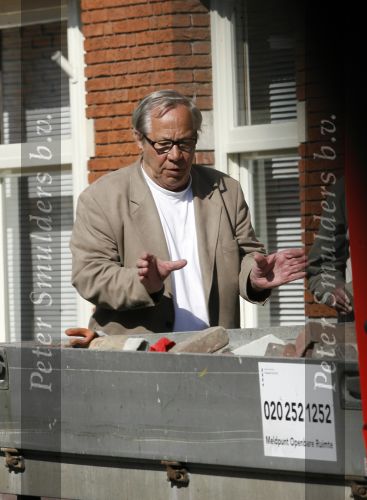 Amsterdam 19 april 2007
Piet Romer in zijn korte broek op straat.