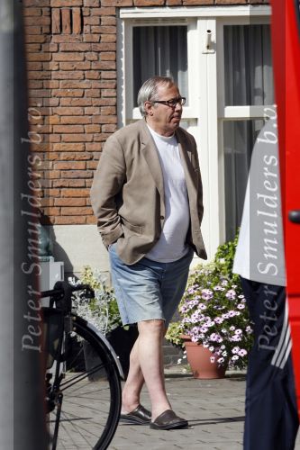 Amsterdam 19 april 2007
Piet Romer in zijn korte broek op straat.