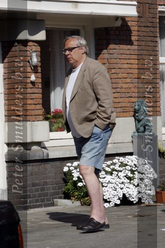 Amsterdam 19 april 2007
Piet Romer in zijn korte broek op straat.