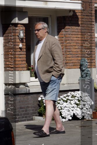 Amsterdam 19 april 2007
Piet Romer in zijn korte broek op straat.