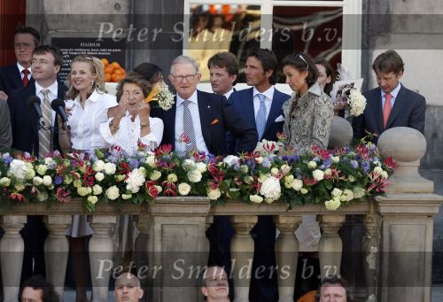 Woudrichem Den Bosch 30 april 2007
Koningin Beatrix Prins Willem Alexander Prins Friso mabel Wisse Smit Prins Constantijn Prinses Laurentien Prinses Margriet Pieter v Vollenhoven Prins Maurits Prinses Marilene Prins Bernhard jr Prinses Annette Prins Pieter Christiaan Prinses  Anita Prins Floris en Prinses Aimee koninginnedag 2007.