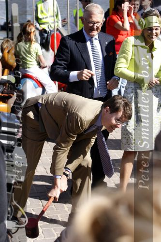 Woudrichem Den Bosch 30 april 2007
Koningin Beatrix Prins Willem Alexander Prins Friso mabel Wisse Smit Prins Constantijn Prinses Laurentien Prinses Margriet Pieter v Vollenhoven Prins Maurits Prinses Marilene Prins Bernhard jr Prinses Annette Prins Pieter Christiaan Prinses  Anita Prins Floris en Prinses Aimee koninginnedag 2007.
