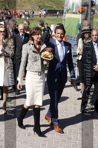 Woudrichem Den Bosch 30 april 2007
Koningin Beatrix Prins Willem Alexander Prins Friso mabel Wisse Smit Prins Constantijn Prinses Laurentien Prinses Margriet Pieter v Vollenhoven Prins Maurits Prinses Marilene Prins Bernhard jr Prinses Annette Prins Pieter Christiaan Prinses  Anita Prins Floris en Prinses Aimee koninginnedag 2007.