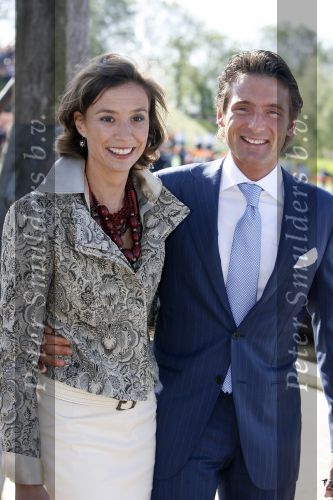 Woudrichem Den Bosch 30 april 2007
Koningin Beatrix Prins Willem Alexander Prins Friso mabel Wisse Smit Prins Constantijn Prinses Laurentien Prinses Margriet Pieter v Vollenhoven Prins Maurits Prinses Marilene Prins Bernhard jr Prinses Annette Prins Pieter Christiaan Prinses  Anita Prins Floris en Prinses Aimee koninginnedag 2007.
