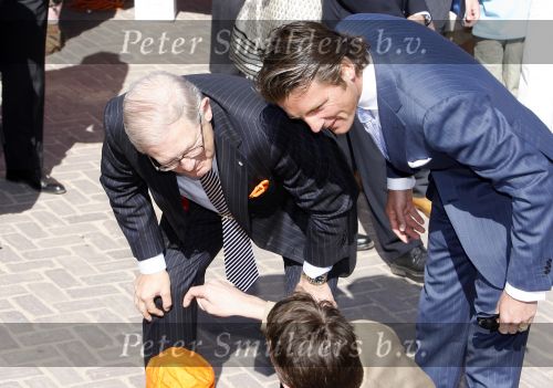 Woudrichem Den Bosch 30 april 2007
Koningin Beatrix Prins Willem Alexander Prins Friso mabel Wisse Smit Prins Constantijn Prinses Laurentien Prinses Margriet Pieter v Vollenhoven Prins Maurits Prinses Marilene Prins Bernhard jr Prinses Annette Prins Pieter Christiaan Prinses  Anita Prins Floris en Prinses Aimee koninginnedag 2007.