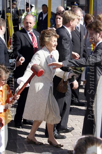 Woudrichem Den Bosch 30 april 2007
Koningin Beatrix Prins Willem Alexander Prins Friso mabel Wisse Smit Prins Constantijn Prinses Laurentien Prinses Margriet Pieter v Vollenhoven Prins Maurits Prinses Marilene Prins Bernhard jr Prinses Annette Prins Pieter Christiaan Prinses  Anita Prins Floris en Prinses Aimee koninginnedag.