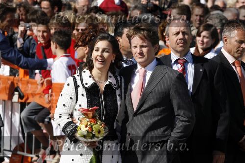 Woudrichem Den Bosch 30 april 2007
Koningin Beatrix Prins Willem Alexander Prins Friso mabel Wisse Smit Prins Constantijn Prinses Laurentien Prinses Margriet Pieter v Vollenhoven Prins Maurits Prinses Marilene Prins Bernhard jr Prinses Annette Prins Pieter Christiaan Prinses  Anita Prins Floris en Prinses Aimee koninginnedag 2007.