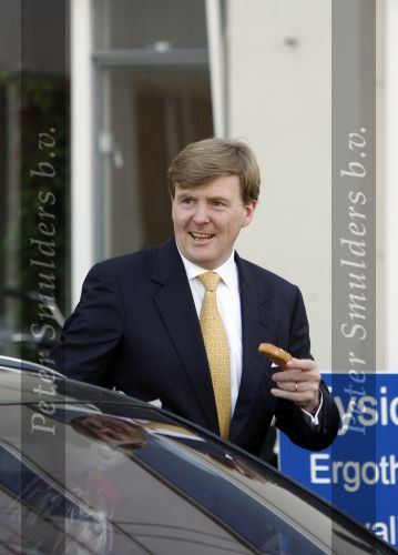 Den Haag 11 april 2007
Prins Willem Alexander vertrekt bij het Bronovo ziekenhuis.