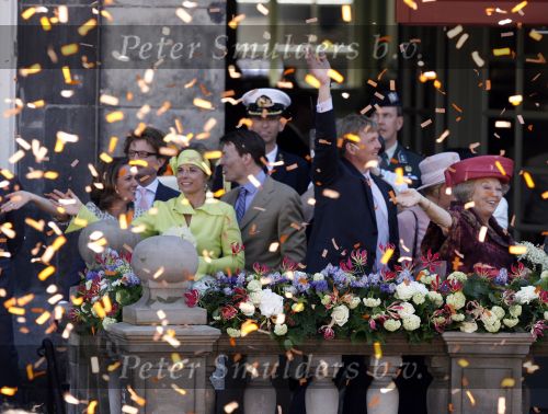 Woudrichem Den Bosch 30 april 2007
Koningin Beatrix Prins Willem Alexander Prins Friso mabel Wisse Smit Prins Constantijn Prinses Laurentien Prinses Margriet Pieter v Vollenhoven Prins Maurits Prinses Marilene Prins Bernhard jr Prinses Annette Prins Pieter Christiaan Prinses  Anita Prins Floris en Prinses Aimee koninginnedag 2007.