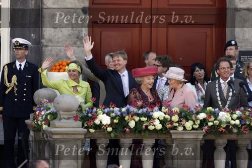 Woudrichem Den Bosch 30 april 2007
Koningin Beatrix Prins Willem Alexander Prins Friso mabel Wisse Smit Prins Constantijn Prinses Laurentien Prinses Margriet Pieter v Vollenhoven Prins Maurits Prinses Marilene Prins Bernhard jr Prinses Annette Prins Pieter Christiaan Prinses  Anita Prins Floris en Prinses Aimee koninginnedag 2007.