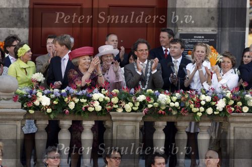 Woudrichem Den Bosch 30 april 2007
Koningin Beatrix Prins Willem Alexander Prins Friso mabel Wisse Smit Prins Constantijn Prinses Laurentien Prinses Margriet Pieter v Vollenhoven Prins Maurits Prinses Marilene Prins Bernhard jr Prinses Annette Prins Pieter Christiaan Prinses  Anita Prins Floris en Prinses Aimee koninginnedag 2007.
