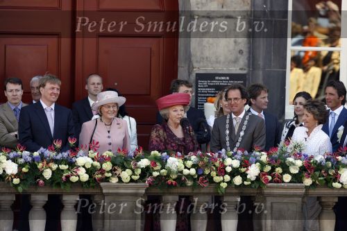 Woudrichem Den Bosch 30 april 2007
Koningin Beatrix Prins Willem Alexander Prins Friso mabel Wisse Smit Prins Constantijn Prinses Laurentien Prinses Margriet Pieter v Vollenhoven Prins Maurits Prinses Marilene Prins Bernhard jr Prinses Annette Prins Pieter Christiaan Prinses  Anita Prins Floris en Prinses Aimee koninginnedag 2007.