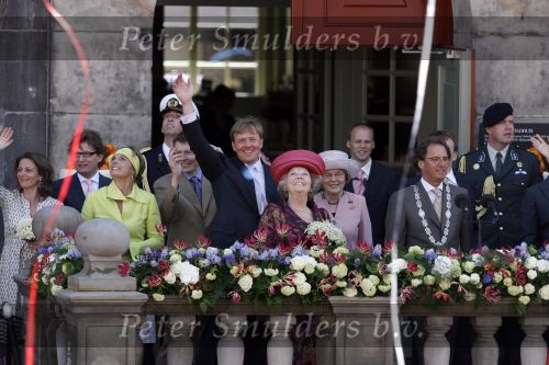 Woudrichem Den Bosch 30 april 2007
Koningin Beatrix Prins Willem Alexander Prins Friso mabel Wisse Smit Prins Constantijn Prinses Laurentien Prinses Margriet Pieter v Vollenhoven Prins Maurits Prinses Marilene Prins Bernhard jr Prinses Annette Prins Pieter Christiaan Prinses  Anita Prins Floris en Prinses Aimee koninginnedag 2007.