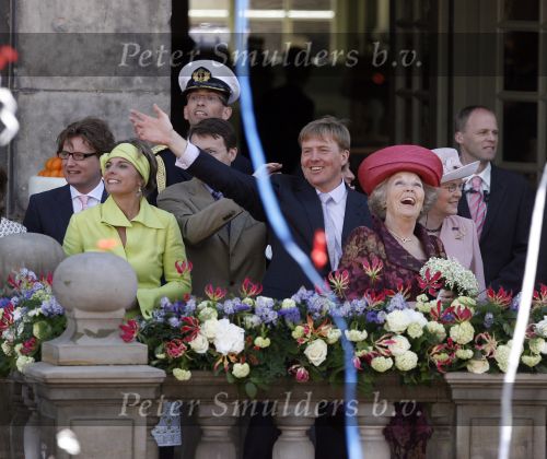 Woudrichem Den Bosch 30 april 2007
Koningin Beatrix Prins Willem Alexander Prins Friso mabel Wisse Smit Prins Constantijn Prinses Laurentien Prinses Margriet Pieter v Vollenhoven Prins Maurits Prinses Marilene Prins Bernhard jr Prinses Annette Prins Pieter Christiaan Prinses  Anita Prins Floris en Prinses Aimee koninginnedag 2007.