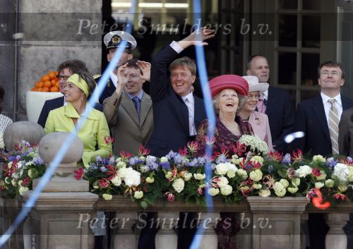 Woudrichem Den Bosch 30 april 2007
Koningin Beatrix Prins Willem Alexander Prins Friso mabel Wisse Smit Prins Constantijn Prinses Laurentien Prinses Margriet Pieter v Vollenhoven Prins Maurits Prinses Marilene Prins Bernhard jr Prinses Annette Prins Pieter Christiaan Prinses  Anita Prins Floris en Prinses Aimee koninginnedag 2007.