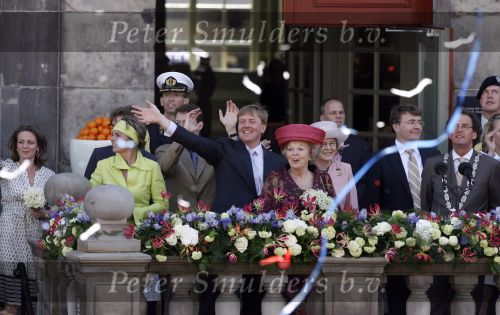 Woudrichem Den Bosch 30 april 2007
Koningin Beatrix Prins Willem Alexander Prins Friso mabel Wisse Smit Prins Constantijn Prinses Laurentien Prinses Margriet Pieter v Vollenhoven Prins Maurits Prinses Marilene Prins Bernhard jr Prinses Annette Prins Pieter Christiaan Prinses  Anita Prins Floris en Prinses Aimee koninginnedag 2007.
