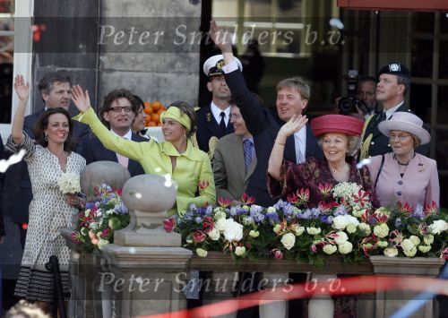 Woudrichem Den Bosch 30 april 2007
Koningin Beatrix Prins Willem Alexander Prins Friso mabel Wisse Smit Prins Constantijn Prinses Laurentien Prinses Margriet Pieter v Vollenhoven Prins Maurits Prinses Marilene Prins Bernhard jr Prinses Annette Prins Pieter Christiaan Prinses  Anita Prins Floris en Prinses Aimee koninginnedag 2007.