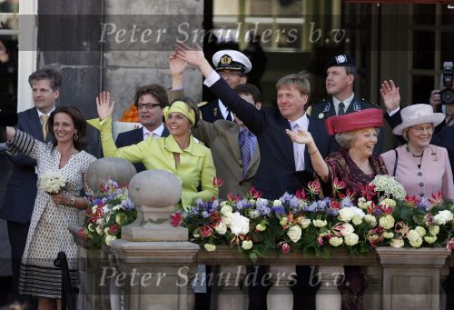 Woudrichem Den Bosch 30 april 2007
Koningin Beatrix Prins Willem Alexander Prins Friso mabel Wisse Smit Prins Constantijn Prinses Laurentien Prinses Margriet Pieter v Vollenhoven Prins Maurits Prinses Marilene Prins Bernhard jr Prinses Annette Prins Pieter Christiaan Prinses  Anita Prins Floris en Prinses Aimee koninginnedag 2007.