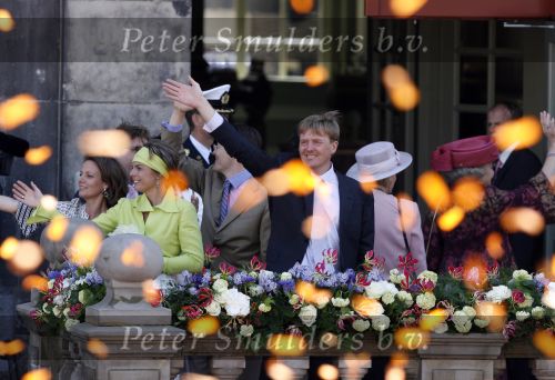 Woudrichem Den Bosch 30 april 2007
Koningin Beatrix Prins Willem Alexander Prins Friso mabel Wisse Smit Prins Constantijn Prinses Laurentien Prinses Margriet Pieter v Vollenhoven Prins Maurits Prinses Marilene Prins Bernhard jr Prinses Annette Prins Pieter Christiaan Prinses  Anita Prins Floris en Prinses Aimee koninginnedag 2007.