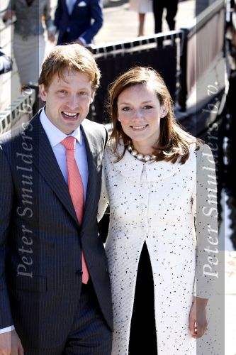 Woudrichem Den Bosch 30 april 2007
Koningin Beatrix Prins Willem Alexander Prins Friso mabel Wisse Smit Prins Constantijn Prinses Laurentien Prinses Margriet Pieter v Vollenhoven Prins Maurits Prinses Marilene Prins Bernhard jr Prinses Annette Prins Pieter Christiaan Prinses  Anita Prins Floris en Prinses Aimee koninginnedag 2007