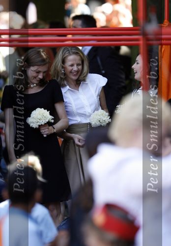 Woudrichem Den Bosch 30 april 2007
Koningin Beatrix Prins Willem Alexander Prins Friso mabel Wisse Smit Prins Constantijn Prinses Laurentien Prinses Margriet Pieter v Vollenhoven Prins Maurits Prinses Marilene Prins Bernhard jr Prinses Annette Prins Pieter Christiaan Prinses  Anita Prins Floris en Prinses Aimee koninginnedag 2007.
