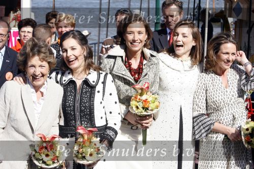 Woudrichem Den Bosch 30 april 2007
Koningin Beatrix Prins Willem Alexander Prins Friso mabel Wisse Smit Prins Constantijn Prinses Laurentien Prinses Margriet Pieter v Vollenhoven Prins Maurits Prinses Marilene Prins Bernhard jr Prinses Annette Prins Pieter Christiaan Prinses  Anita Prins Floris en Prinses Aimee koninginnedag 2007