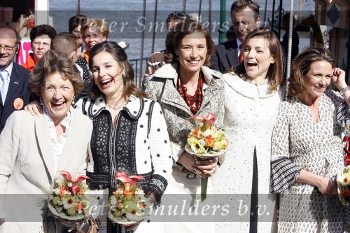 Woudrichem Den Bosch 30 april 2007
Koningin Beatrix Prins Willem Alexander Prins Friso mabel Wisse Smit Prins Constantijn Prinses Laurentien Prinses Margriet Pieter v Vollenhoven Prins Maurits Prinses Marilene Prins Bernhard jr Prinses Annette Prins Pieter Christiaan Prinses  Anita Prins Floris en Prinses Aimee koninginnedag 2007