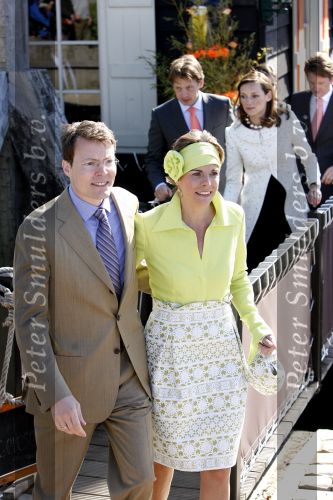 Woudrichem Den Bosch 30 april 2007
Koningin Beatrix Prins Willem Alexander Prins Friso mabel Wisse Smit Prins Constantijn Prinses Laurentien Prinses Margriet Pieter v Vollenhoven Prins Maurits Prinses Marilene Prins Bernhard jr Prinses Annette Prins Pieter Christiaan Prinses  Anita Prins Floris en Prinses Aimee koninginnedag 2007