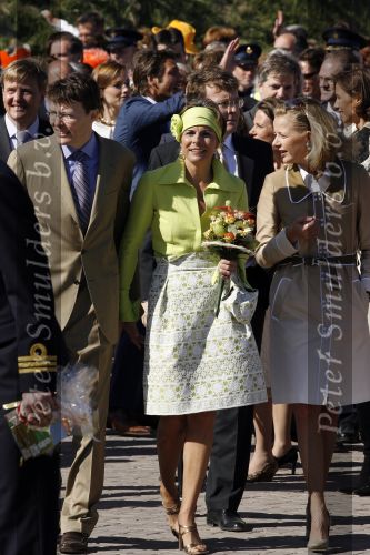 Woudrichem Den Bosch 30 april 2007
Koningin Beatrix Prins Willem Alexander Prins Friso mabel Wisse Smit Prins Constantijn Prinses Laurentien Prinses Margriet Pieter v Vollenhoven Prins Maurits Prinses Marilene Prins Bernhard jr Prinses Annette Prins Pieter Christiaan Prinses  Anita Prins Floris en Prinses Aimee koninginnedag 2007