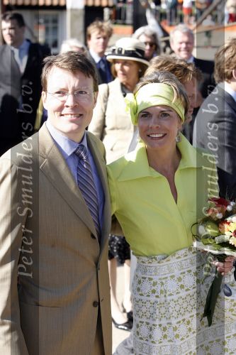 Woudrichem Den Bosch 30 april 2007
Koningin Beatrix Prins Willem Alexander Prins Friso mabel Wisse Smit Prins Constantijn Prinses Laurentien Prinses Margriet Pieter v Vollenhoven Prins Maurits Prinses Marilene Prins Bernhard jr Prinses Annette Prins Pieter Christiaan Prinses  Anita Prins Floris en Prinses Aimee koninginnedag 2007