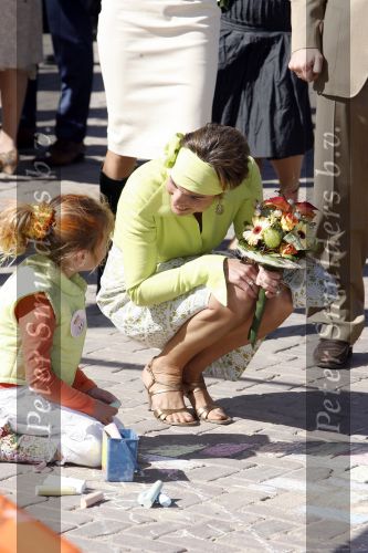 Woudrichem Den Bosch 30 april 2007
Koningin Beatrix Prins Willem Alexander Prins Friso mabel Wisse Smit Prins Constantijn Prinses Laurentien Prinses Margriet Pieter v Vollenhoven Prins Maurits Prinses Marilene Prins Bernhard jr Prinses Annette Prins Pieter Christiaan Prinses  Anita Prins Floris en Prinses Aimee koninginnedag 2007