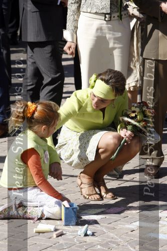 Woudrichem Den Bosch 30 april 2007
Koningin Beatrix Prins Willem Alexander Prins Friso mabel Wisse Smit Prins Constantijn Prinses Laurentien Prinses Margriet Pieter v Vollenhoven Prins Maurits Prinses Marilene Prins Bernhard jr Prinses Annette Prins Pieter Christiaan Prinses  Anita Prins Floris en Prinses Aimee koninginnedag 2007