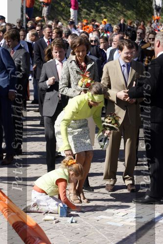 Woudrichem Den Bosch 30 april 2007
Koningin Beatrix Prins Willem Alexander Prins Friso mabel Wisse Smit Prins Constantijn Prinses Laurentien Prinses Margriet Pieter v Vollenhoven Prins Maurits Prinses Marilene Prins Bernhard jr Prinses Annette Prins Pieter Christiaan Prinses  Anita Prins Floris en Prinses Aimee koninginnedag 2007