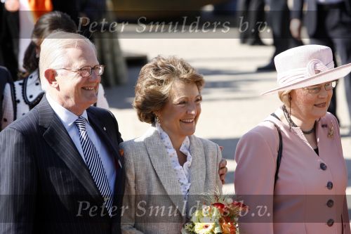 Woudrichem Den Bosch 30 april 2007
Koningin Beatrix Prins Willem Alexander Prins Friso mabel Wisse Smit Prins Constantijn Prinses Laurentien Prinses Margriet Pieter v Vollenhoven Prins Maurits Prinses Marilene Prins Bernhard jr Prinses Annette Prins Pieter Christiaan Prinses  Anita Prins Floris en Prinses Aimee koninginnedag 2007