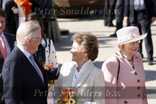 Woudrichem Den Bosch 30 april 2007
Koningin Beatrix Prins Willem Alexander Prins Friso mabel Wisse Smit Prins Constantijn Prinses Laurentien Prinses Margriet Pieter v Vollenhoven Prins Maurits Prinses Marilene Prins Bernhard jr Prinses Annette Prins Pieter Christiaan Prinses  Anita Prins Floris en Prinses Aimee koninginnedag 2007