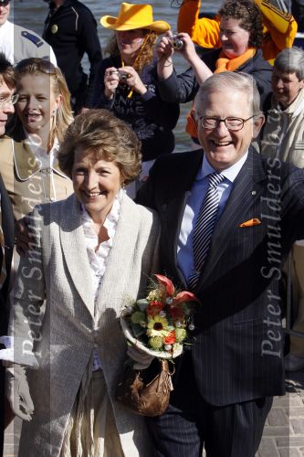 Woudrichem Den Bosch 30 april 2007
Koningin Beatrix Prins Willem Alexander Prins Friso mabel Wisse Smit Prins Constantijn Prinses Laurentien Prinses Margriet Pieter v Vollenhoven Prins Maurits Prinses Marilene Prins Bernhard jr Prinses Annette Prins Pieter Christiaan Prinses  Anita Prins Floris en Prinses Aimee koninginnedag 2007