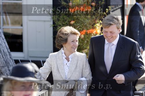 Woudrichem Den Bosch 30 april 2007
Koningin Beatrix Prins Willem Alexander Prins Friso mabel Wisse Smit Prins Constantijn Prinses Laurentien Prinses Margriet Pieter v Vollenhoven Prins Maurits Prinses Marilene Prins Bernhard jr Prinses Annette Prins Pieter Christiaan Prinses  Anita Prins Floris en Prinses Aimee koninginnedag 2007