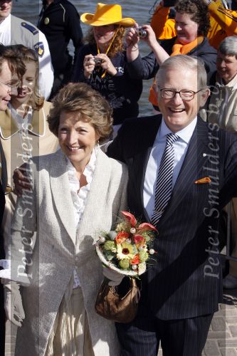 Woudrichem Den Bosch 30 april 2007
Koningin Beatrix Prins Willem Alexander Prins Friso mabel Wisse Smit Prins Constantijn Prinses Laurentien Prinses Margriet Pieter v Vollenhoven Prins Maurits Prinses Marilene Prins Bernhard jr Prinses Annette Prins Pieter Christiaan Prinses  Anita Prins Floris en Prinses Aimee koninginnedag 2007
