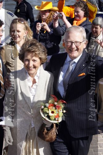 Woudrichem Den Bosch 30 april 2007
Koningin Beatrix Prins Willem Alexander Prins Friso mabel Wisse Smit Prins Constantijn Prinses Laurentien Prinses Margriet Pieter v Vollenhoven Prins Maurits Prinses Marilene Prins Bernhard jr Prinses Annette Prins Pieter Christiaan Prinses  Anita Prins Floris en Prinses Aimee koninginnedag 2007