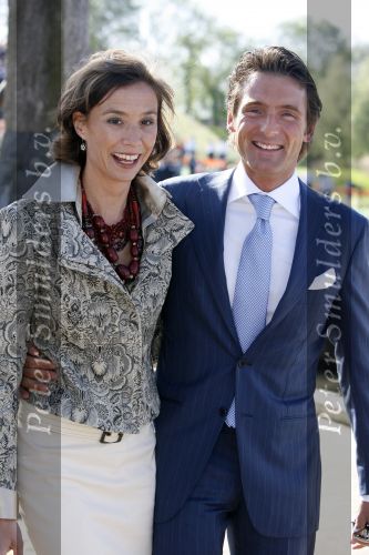 Woudrichem Den Bosch 30 april 2007
Koningin Beatrix Prins Willem Alexander Prins Friso mabel Wisse Smit Prins Constantijn Prinses Laurentien Prinses Margriet Pieter v Vollenhoven Prins Maurits Prinses Marilene Prins Bernhard jr Prinses Annette Prins Pieter Christiaan Prinses  Anita Prins Floris en Prinses Aimee koninginnedag 2007