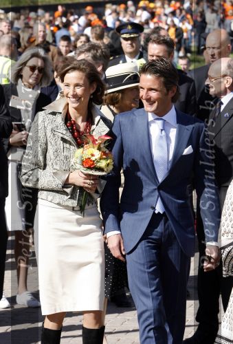 Woudrichem Den Bosch 30 april 2007
Koningin Beatrix Prins Willem Alexander Prins Friso mabel Wisse Smit Prins Constantijn Prinses Laurentien Prinses Margriet Pieter v Vollenhoven Prins Maurits Prinses Marilene Prins Bernhard jr Prinses Annette Prins Pieter Christiaan Prinses  Anita Prins Floris en Prinses Aimee koninginnedag 2007